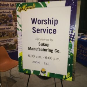 Sukup Manufacturing Co sponsored the Commodity Classic worship service led by FCFI.